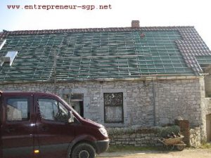 Toiture en tuiles rénovée par l'entrepreneur SGP de Charleroi